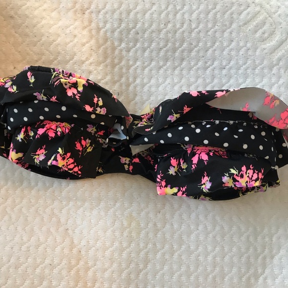 Victoria’s Secret swim top 34b - Picture 1 of 2